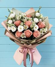 Букет цветов из:  Розы, Альстромерии и Лизиантусы в Красногвардейском