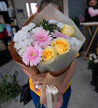 Букет цветов из:  Герберы, Розы и Хризантемы в Красногвардейском