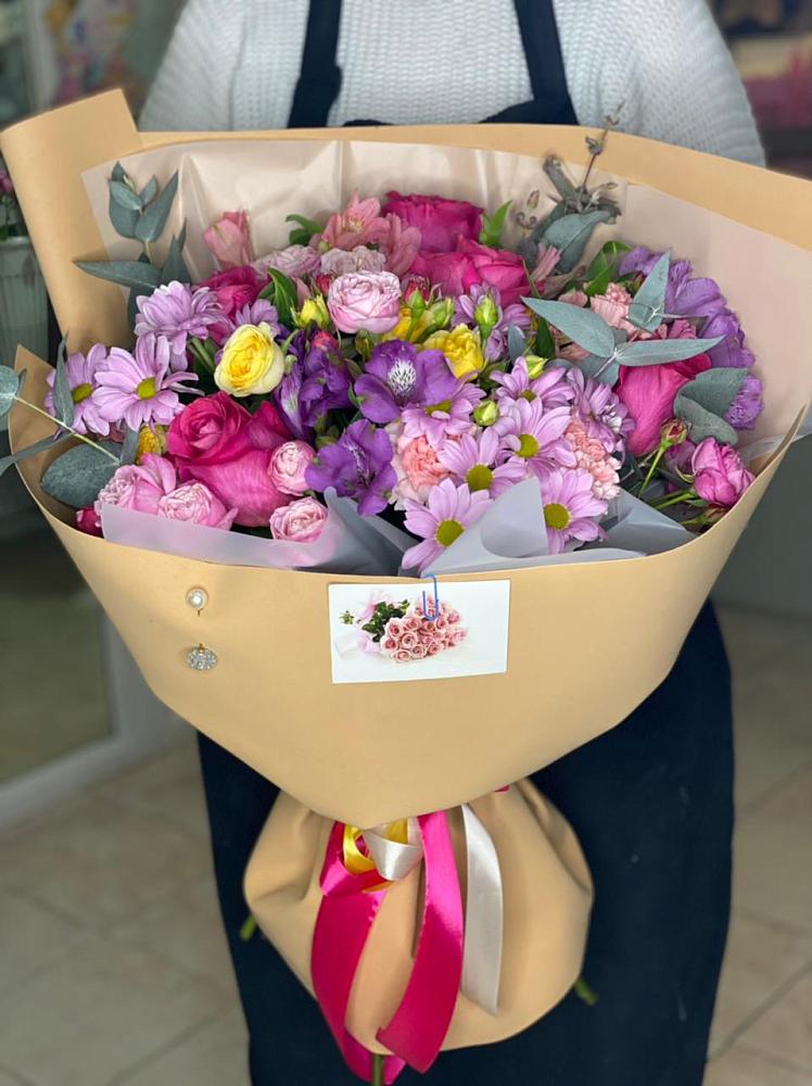 Букет цветов из: Хризантемы, Гвоздики и Альстромерии в Красногвардейском