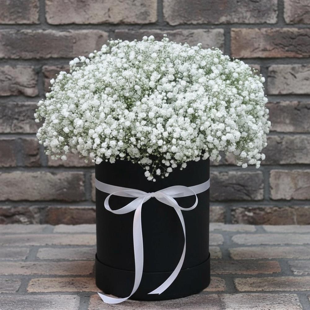 Цветочная композиция из Гипсофила в шляпной коробке в Красногвардейском