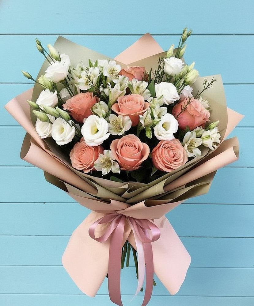 Букет цветов из: Розы, Альстромерии и Лизиантусы в Красногвардейском