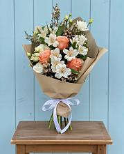 Букет цветов из:  Альстромерии, Лизиантусы, Розы и Хризантемы в Красногвардейском