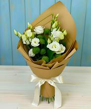 Букет цветов из:  Хризантемы и Лизиантусы в Красногвардейском