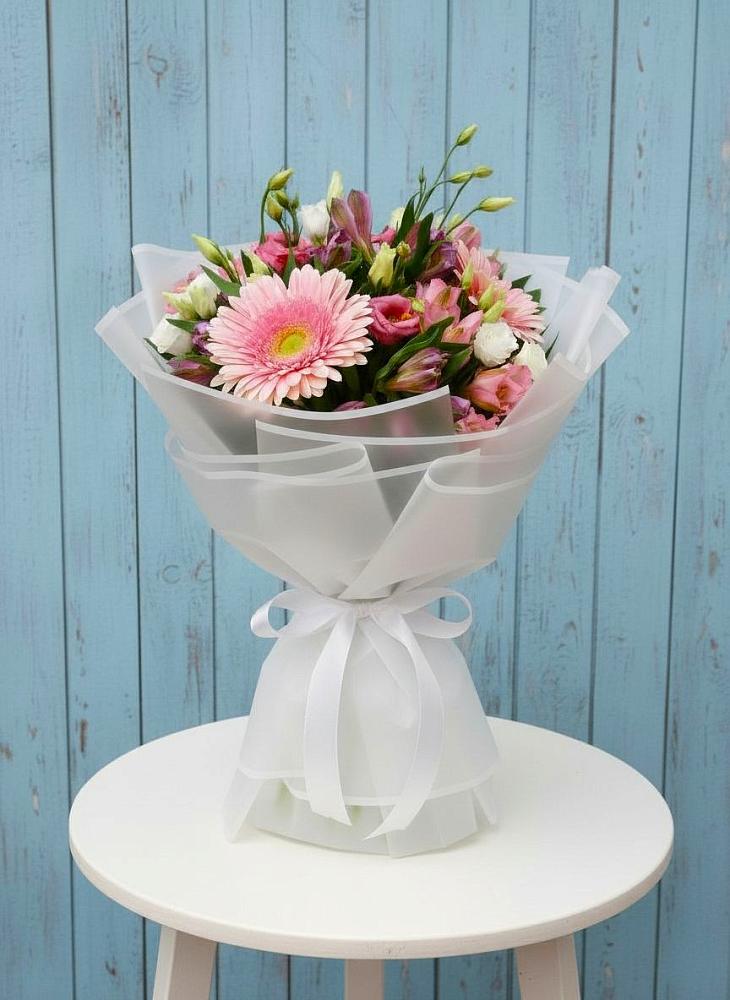 Букет цветов из: Герберы, Альстромерии и Лизиантусы в Красногвардейском