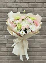 Букет цветов из:  Гвоздики, Розы, Лизиантусы и Хризантемы #REPLACE_PRED# Красногвардейском