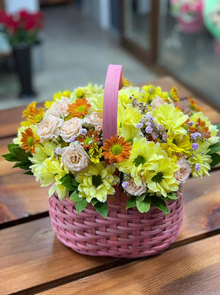 Цветочная композиция из Хризантемы и Розы в корзине в Красногвардейском