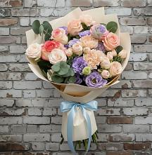 Букет цветов из:  Розы, Лизиантусы и Гвоздики в Красногвардейском