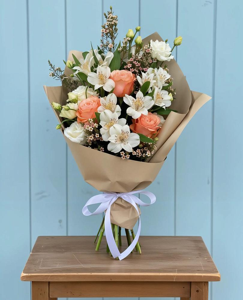 Букет цветов из: Альстромерии, Лизиантусы, Розы и Хризантемы в Красногвардейском