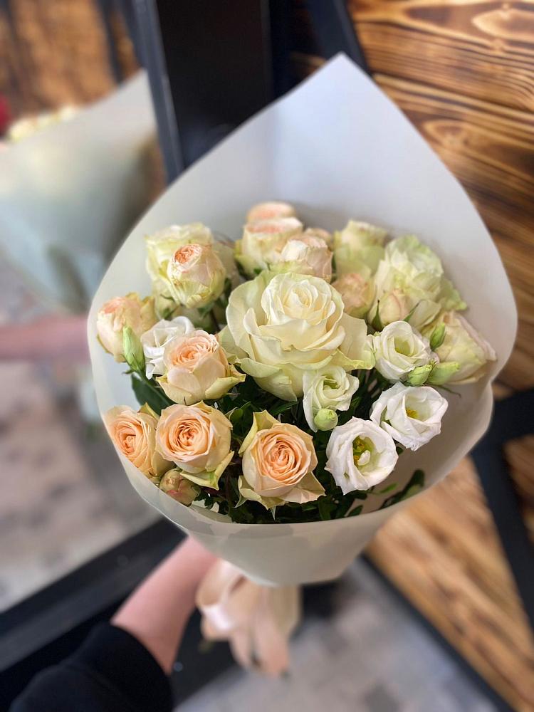 Букет цветов из: Розы и Лизиантусы в Красногвардейском